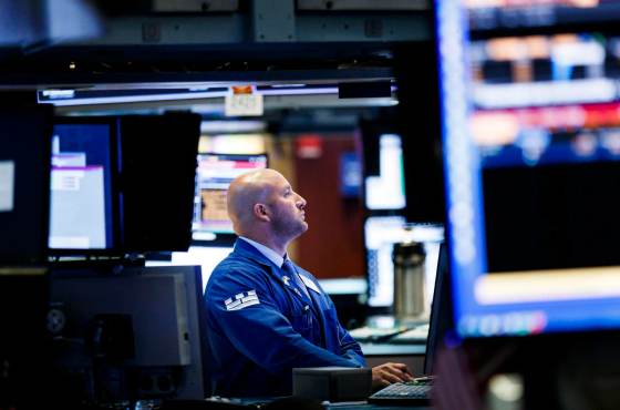 Wall Street cierra en rojo una semana marcada por temor a subida de los tipos de interés