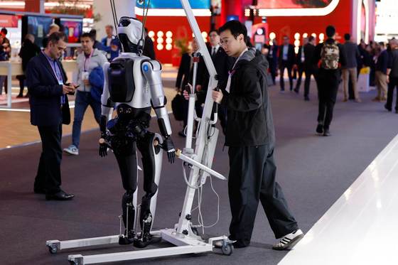 El MWC imagina los aeropuertos del futuro sin filas y con asistentes digitales