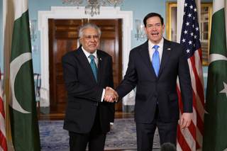 Rubio se reúne con mediador paquistaní antes de que Trump tome una decisión sobre Irán