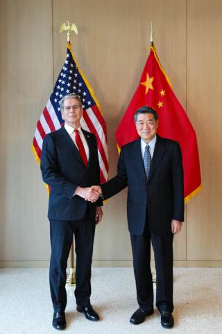 Secretario del Tesoro de EEUU dice que diálogos con China en IA y Comercio fueron exitosos