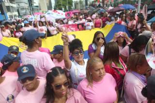 El chavismo marcha en homenaje a la mujer y por el mes del cáncer de mama