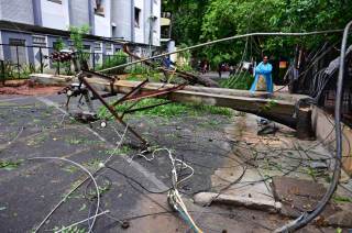 Al menos 3 muertos y miles de evacuados por el paso del ciclón Arnab por el este de la India