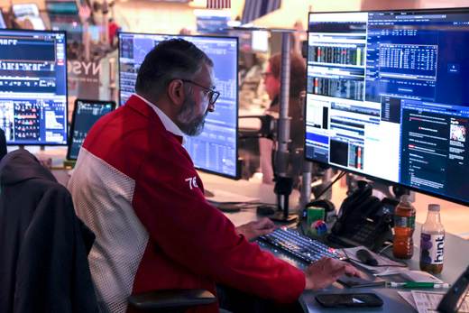 Wall Street modera sus pérdidas al cierre pese a la subida del petróleo a 111 dólares