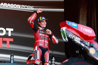 Marc Márquez no defrauda y se adjudica el triunfo al esprint en Aragón