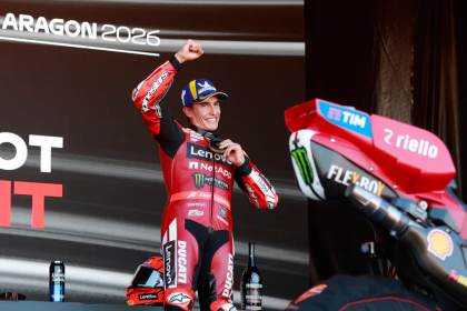Marc Márquez no defrauda y se adjudica el triunfo al esprint en Aragón