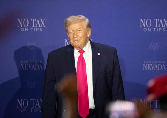 Trump promueve su política de eliminar impuestos sobre propinas en Las Vegas