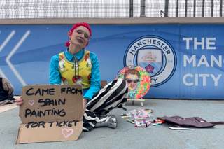 Harry Styles regresa a la música con una fiesta analógica y televisada en Mánchester