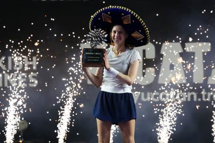 Española Cristina Bucsa vence a la polaca Frech y gana el título en el WTA 500 de Mérida