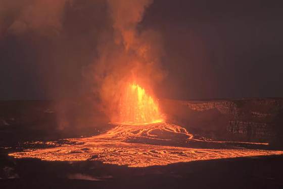 El volcán Kilauea entra en erupción nuevamente con fuentes de lava de 300 metros de altura