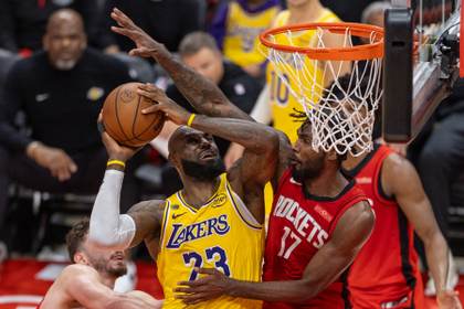 108-112. LeBron lidera la remontada de los Lakers y hace más dulce la espera de Doncic