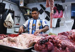 El fervor por Messi viste de albiceleste al mayor mercado de Guatemala