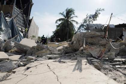 Suben a 55 los muertos por el terremoto de Filipinas mientras buscan a 38 desaparecidos