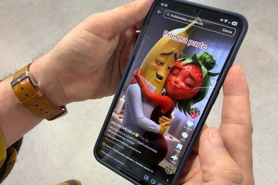 'Frutinovelas': la IA reiventa el melodrama en redes con frutas y estereotipos machistas