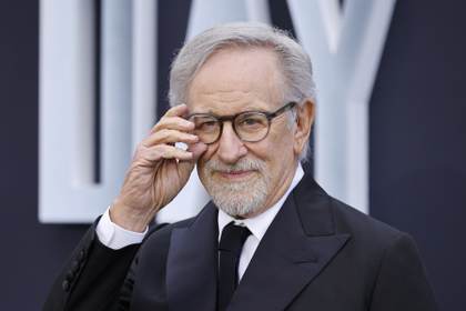 Si Steven Spielberg se encontrase a un extraterrestre le preguntaría: "¿Has visto 'E.T.'?"