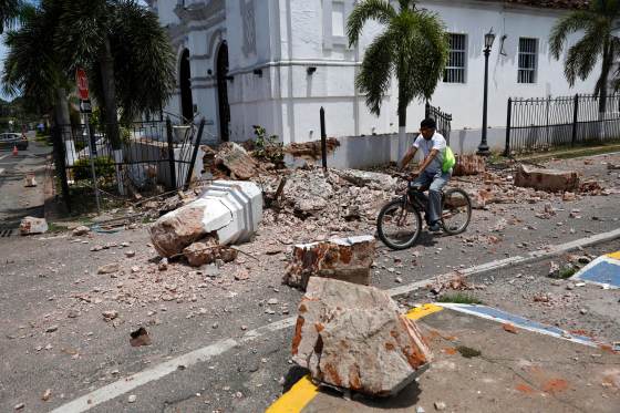 Pintoresco pueblo de Panamá llora los destrozos del terremoto en su patrimonio histórico