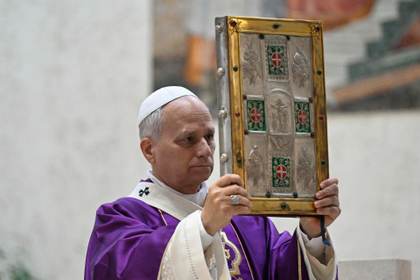 El papa pide el cese de las hostilidades en Oriente Medio tras los últimos bombardeos