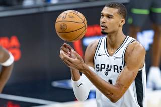 108-115. Wembanyama destroza a los Wolves