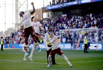 1-2. El Arsenal celebra la Premier con victoria