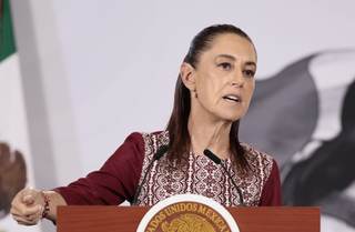 Sheinbaum felicita a mexicana Katia García, tercera mujer en arbitrar en un Mundial
