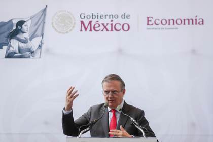 México asegura que EE.UU. "no quiere salirse" del T-MEC pese a su rechazo a extenderlo