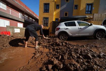 La borrasca baja de intensidad en Canarias (España) tras una noche de fuertes lluvias