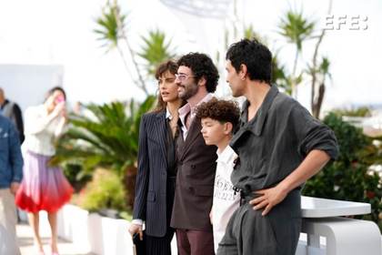 Fiesta 'loca' y paternidad en 'Club Kid', con Cara Delevingne y Diego Calva en Cannes