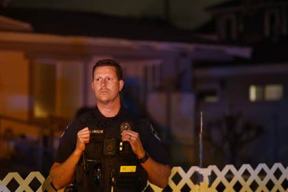 Acordonan la casa del detenido tras el tiroteo en la cena a la que asistía Trump