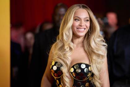 Beyoncé reedita 'B'DAY' e incluye una colaboración en español con Maluma