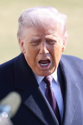 Trump dice que aún no ha decidido nada sobre Irán aunque no le gusta como está negociando