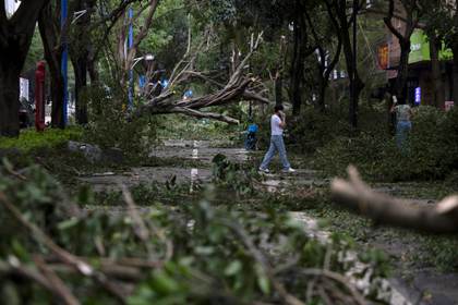 China suma al menos 38 muertos por desastres naturales a la espera del tifón Bavi