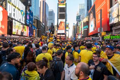 Ecuador copa Times Square con "toda la fe del mundo" para derrotar a Alemania