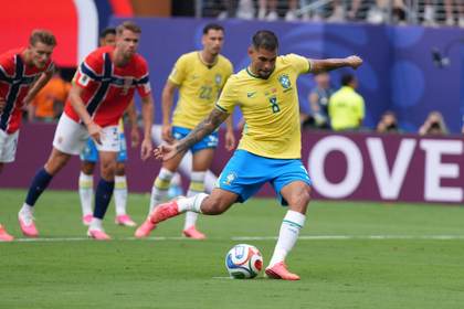 Bruno Guimarães: "Había estudiado al portero, creía que era el mejor lado para tirar"