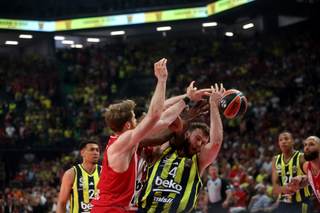 79-61. El Olympiacos no perdona al Fenerbahce