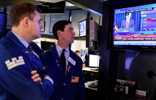 Wall Street abre en rojo mientras el petróleo sigue subiendo por guerra en Oriente Medio