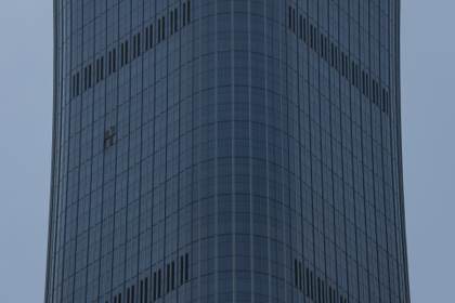 El choque contra rascacielos más alto de Pekín cuestiona el blindaje extremo de la capital