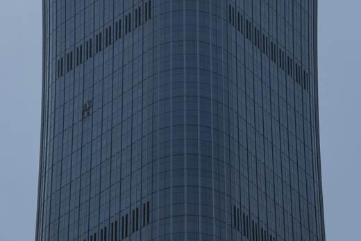 El choque contra rascacielos más alto de Pekín cuestiona el blindaje extremo de la capital