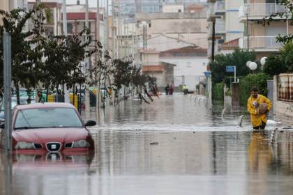 Al menos cuatro fallecidos y municipios confinados por un temporal en España