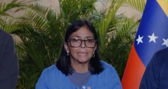 Delcy Rodríguez visita La Guaira, epicentro de la devastación de los terremotos