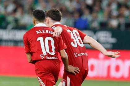 Alexis, feliz por el empate, espera que Almeyda esté "cuanto antes" de nuevo con el equipo