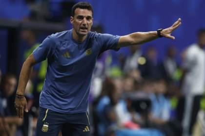 Scaloni se emociona, llora y concluye: "Somos únicos, y no es arrogancia"
