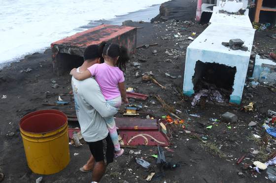 Cristina evidencia la crisis por avance del mar en pueblos costeros del sur de Guatemala