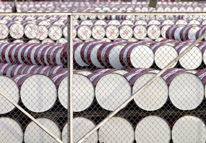 El brent sube un 2 % y roza los 85 dólares mientras se mantienen las tensiones EEUU-Irán