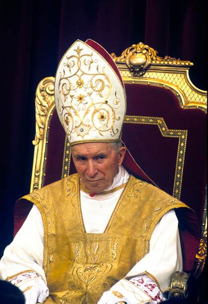 Los "lefebvrianos" ordenan cuatro obispos sin permiso del papa y provocan un nuevo cisma