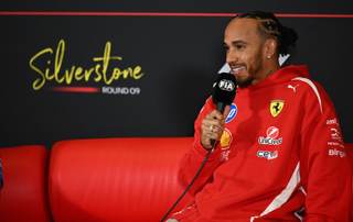 Hamilton lidera el único entrenamiento libre de Silverstone