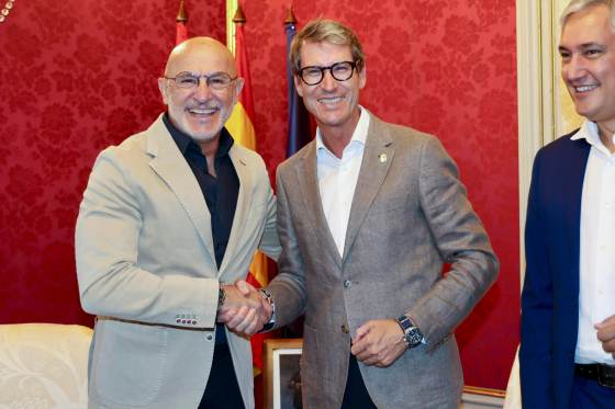 Luis de la Fuente, nombrado Riojano Ilustre y nuevo nombre para el Palacio de los Deportes