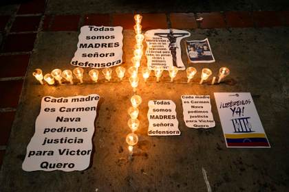 Familiares de presos políticos honran en vigilia a muerto en custodia de Estado venezolano