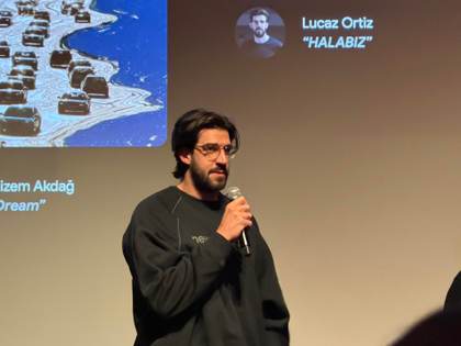 El poder de deidad de la IA: artistas alteran las leyes físicas para crear nuevos géneros