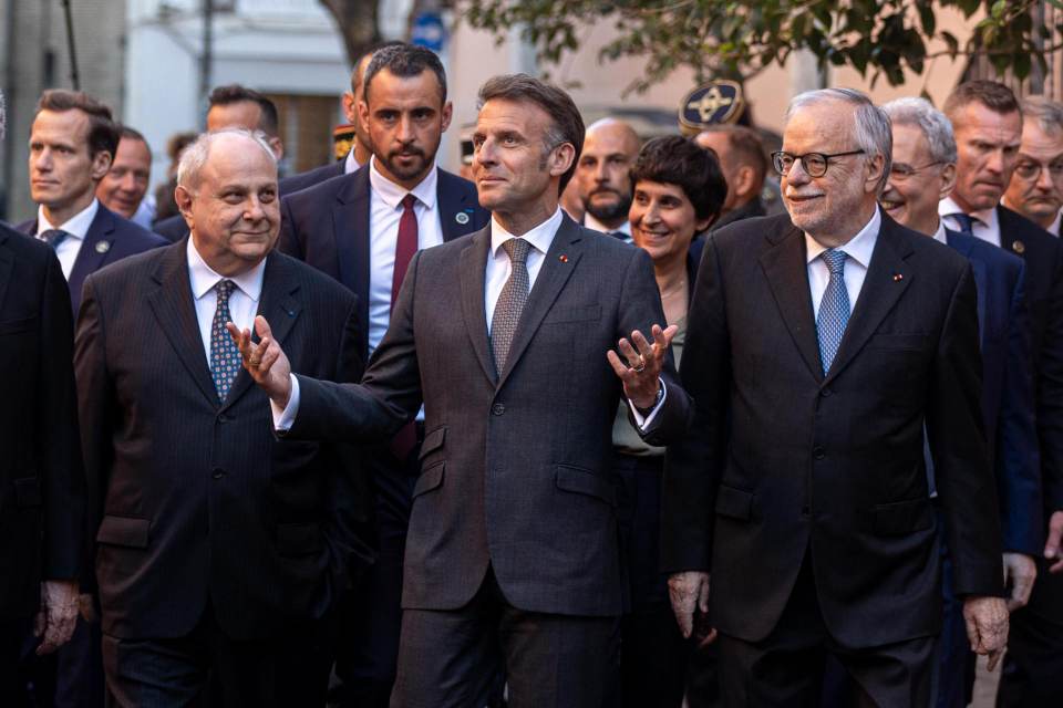Macron visita la Comunidad de Sant'Egidio en Roma en víspera de su audiencia con el papa