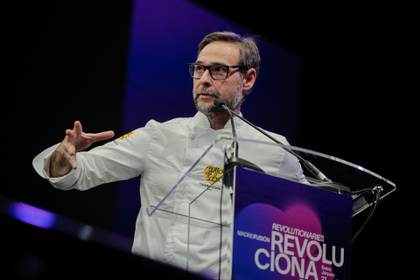El chef Miguel Angel de la Cruz se mete en harina para promover inclusión en salud mental