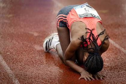 Buze Diriba, récord femenino en el maratón de Amsterdam con doblete etíope